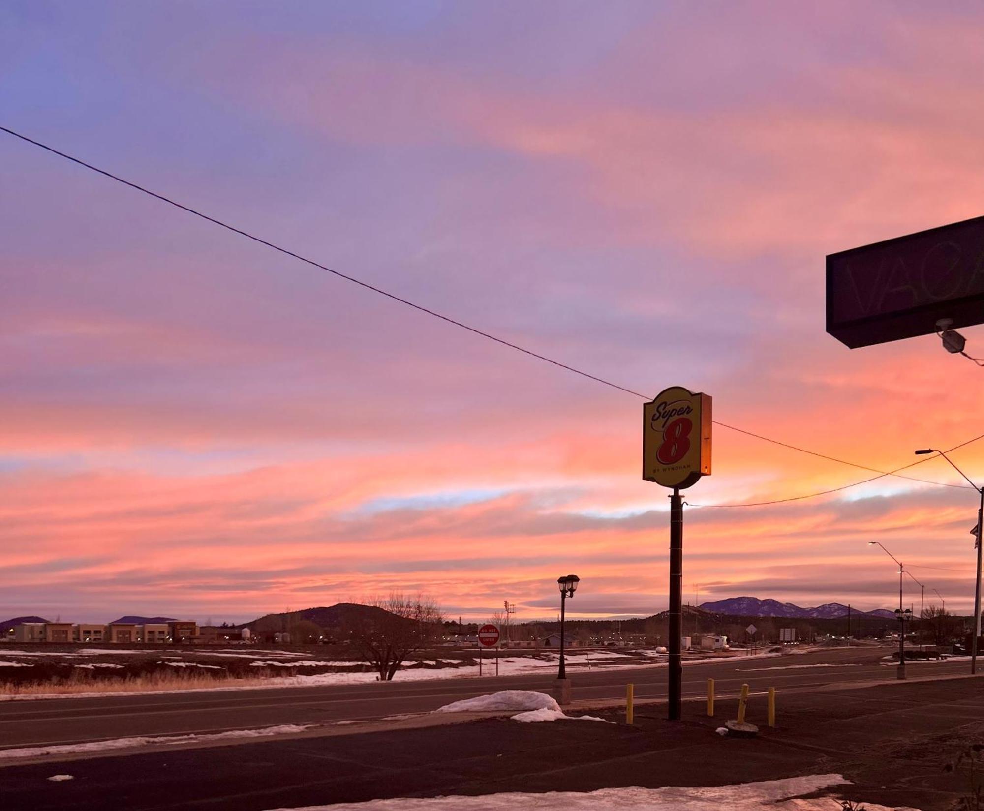 Super 8 By Wyndham Williams West Route 66 - Grand Canyon Area Buitenkant foto