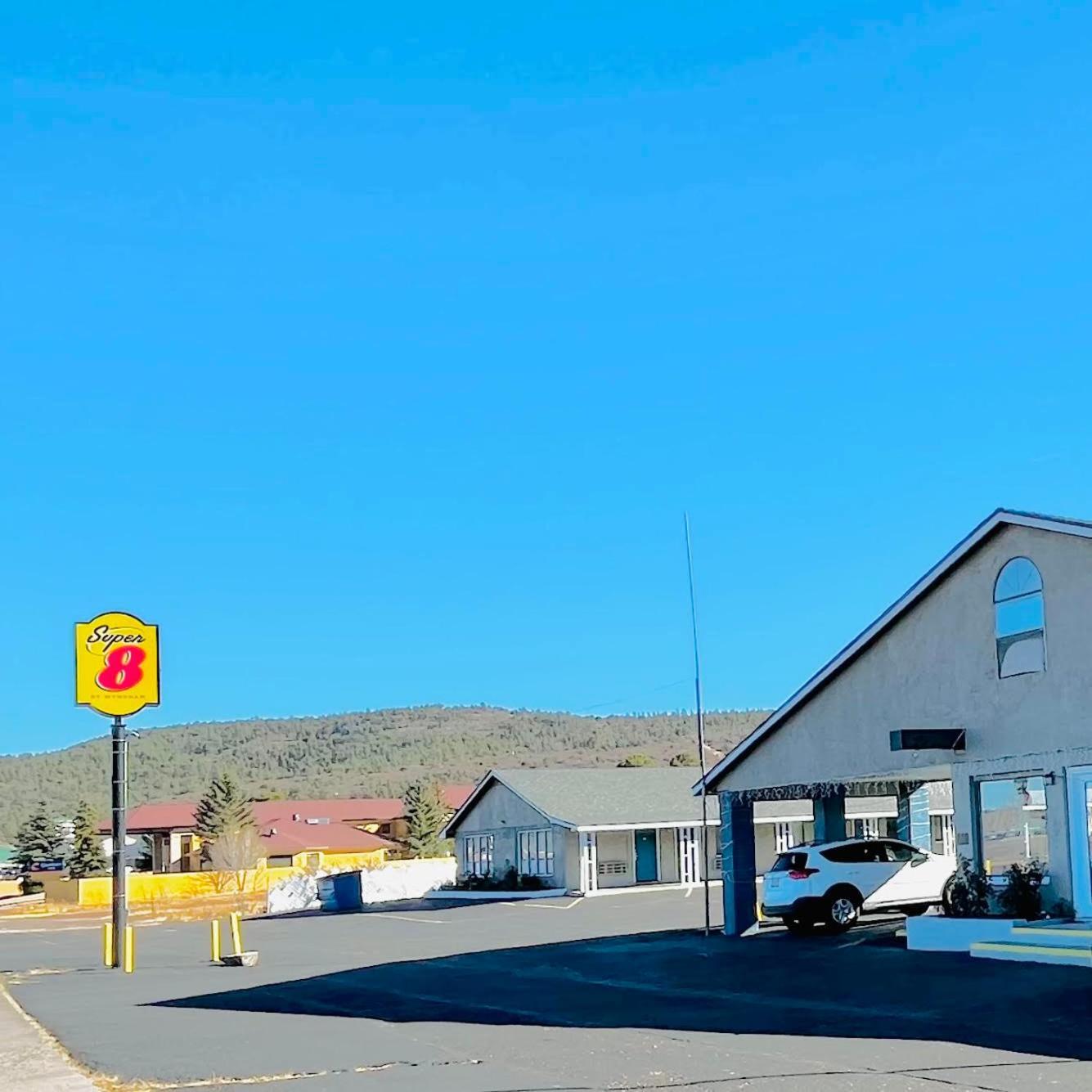 Super 8 By Wyndham Williams West Route 66 - Grand Canyon Area Buitenkant foto