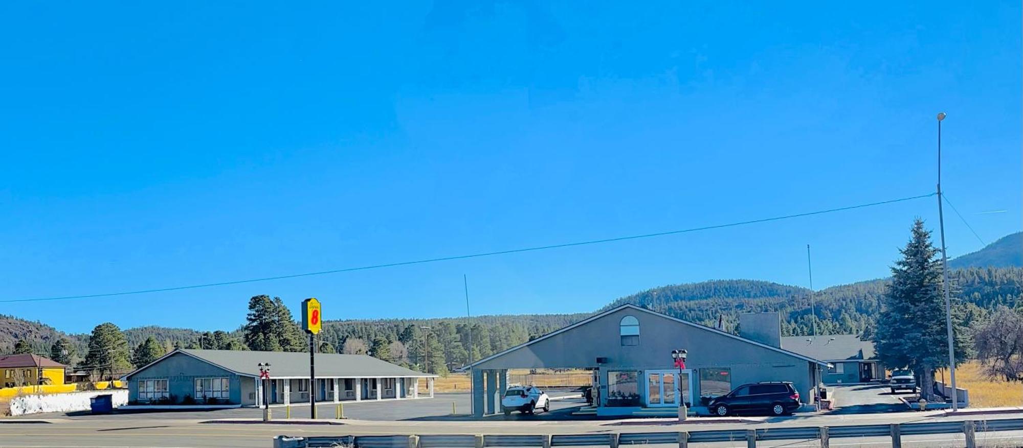 Super 8 By Wyndham Williams West Route 66 - Grand Canyon Area Buitenkant foto