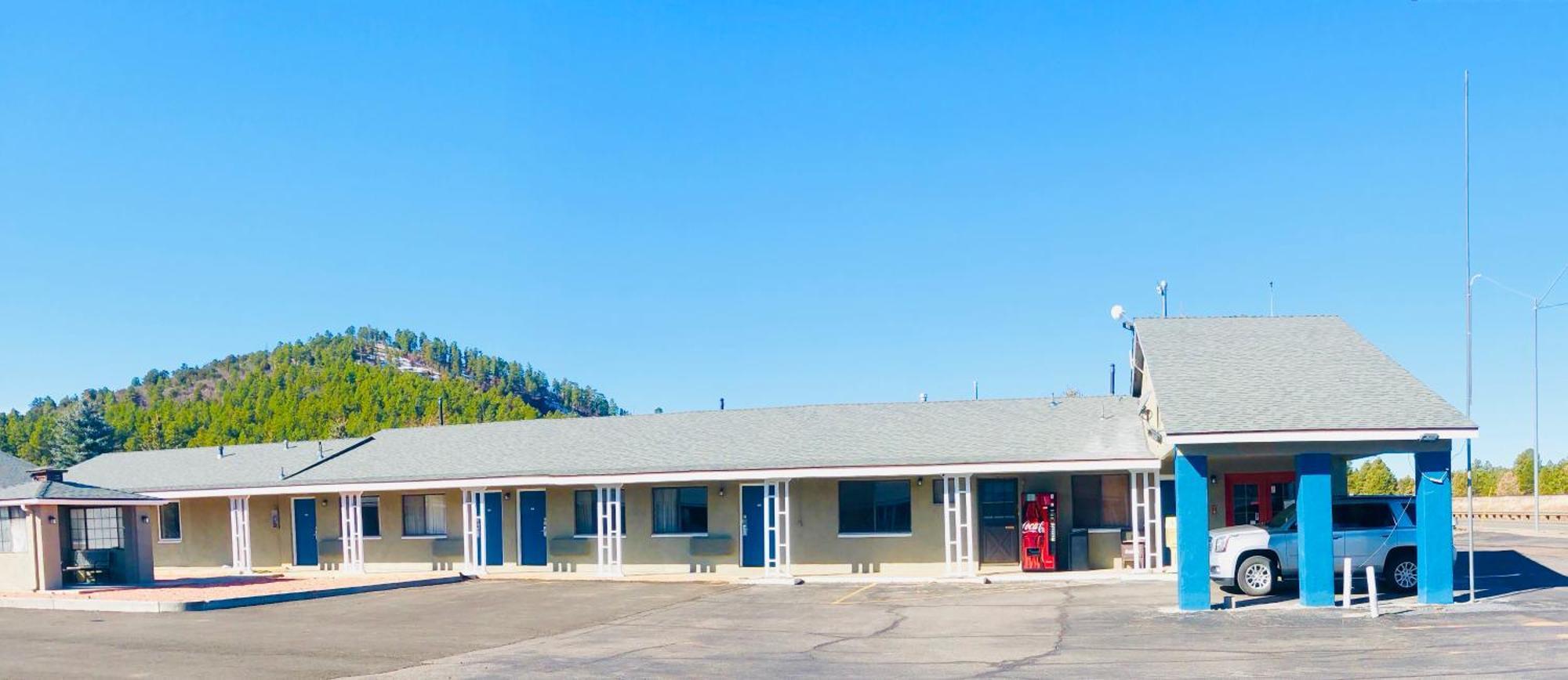 Super 8 By Wyndham Williams West Route 66 - Grand Canyon Area Buitenkant foto