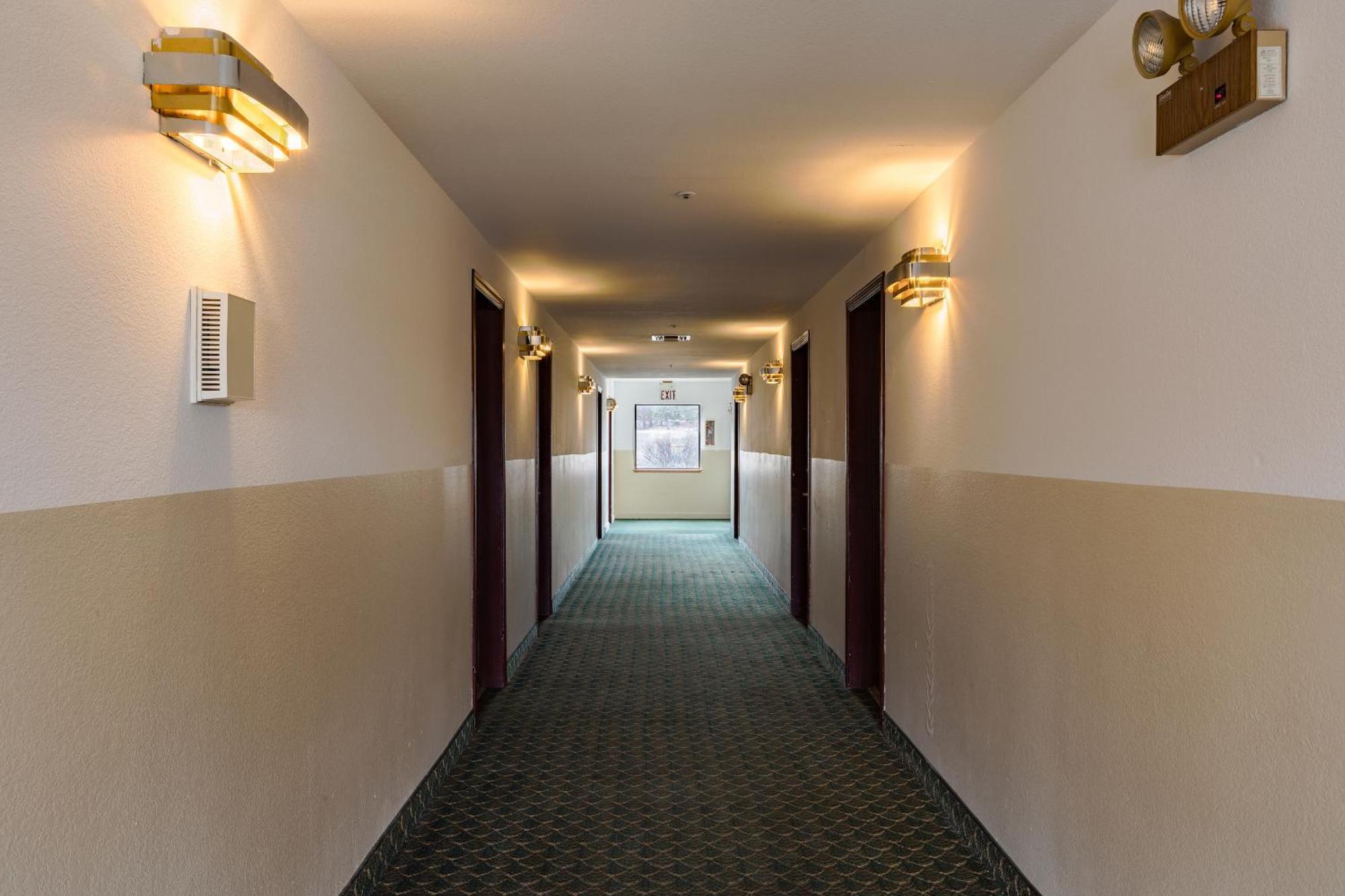 Super 8 By Wyndham Williams West Route 66 - Grand Canyon Area Buitenkant foto