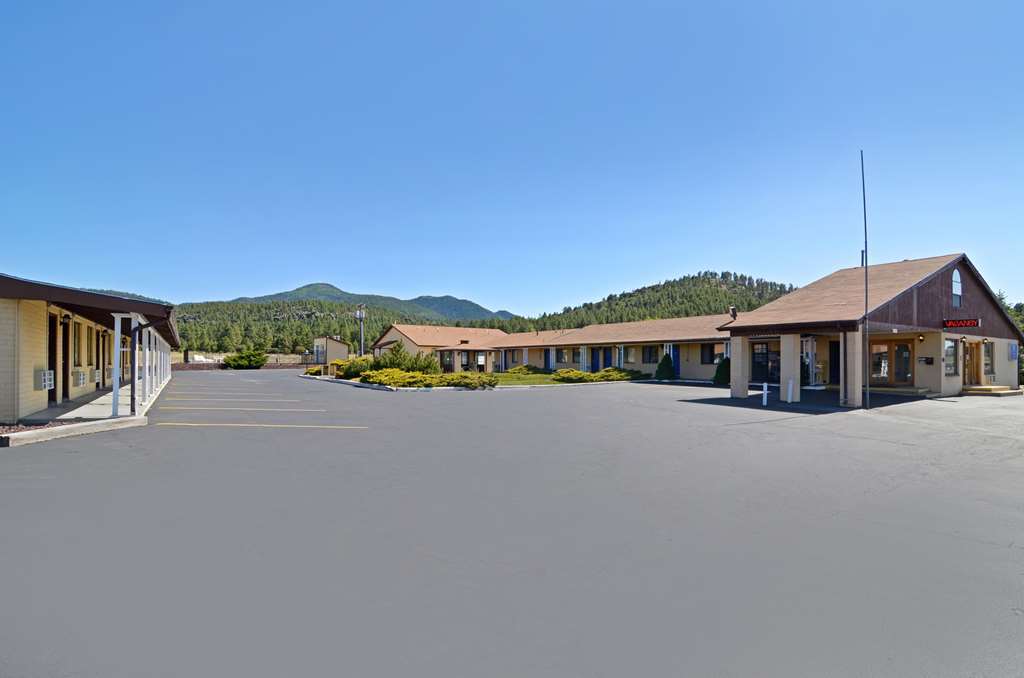Super 8 By Wyndham Williams West Route 66 - Grand Canyon Area Buitenkant foto