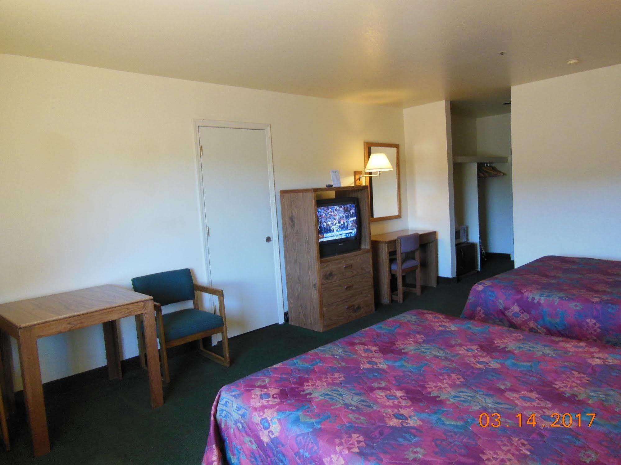 Super 8 By Wyndham Williams West Route 66 - Grand Canyon Area Buitenkant foto