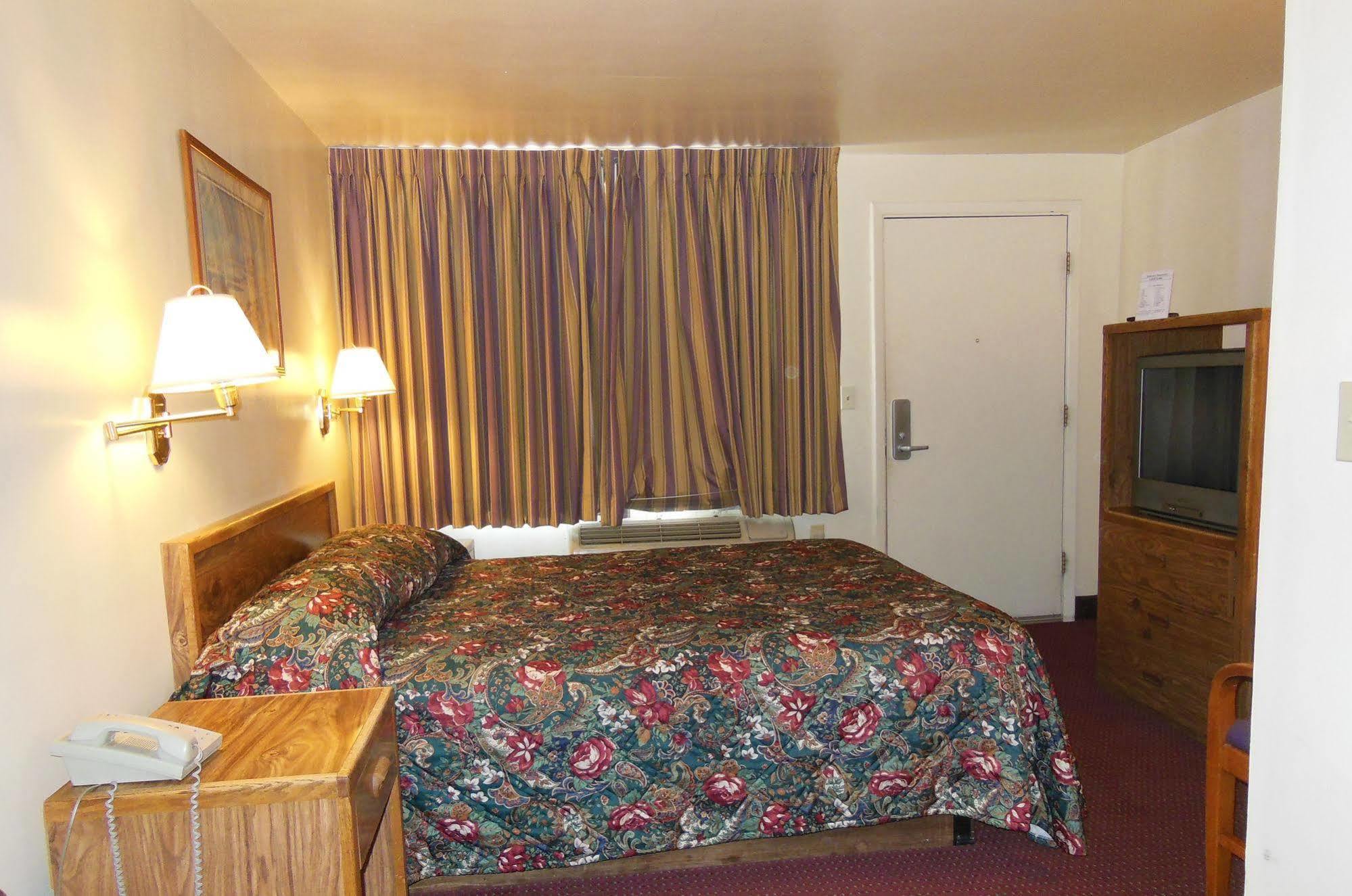 Super 8 By Wyndham Williams West Route 66 - Grand Canyon Area Buitenkant foto